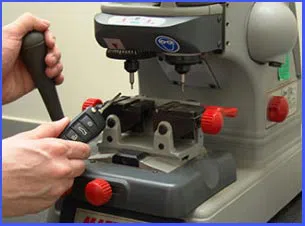 Seattle American Locksmith Seattle, WA 206-317-8080 - 14-auto-car-key-cut